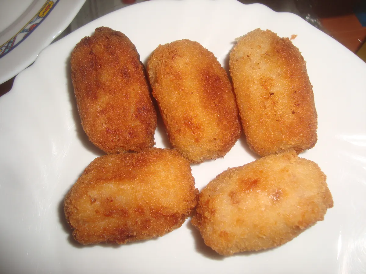 Croquetas caseras recién fritas